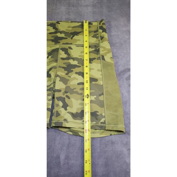 Fabletics Powerhold Sz L Women's Camo Print Yoga Workout Gym Shorts Green C12 - Picture 2 of 9